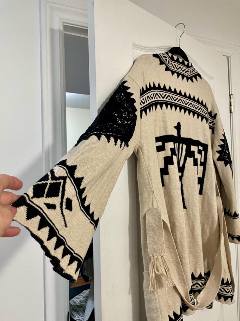 Sloan Rouge Beige and Black Aztec Open-Front Cardigan Sweater Size Medium